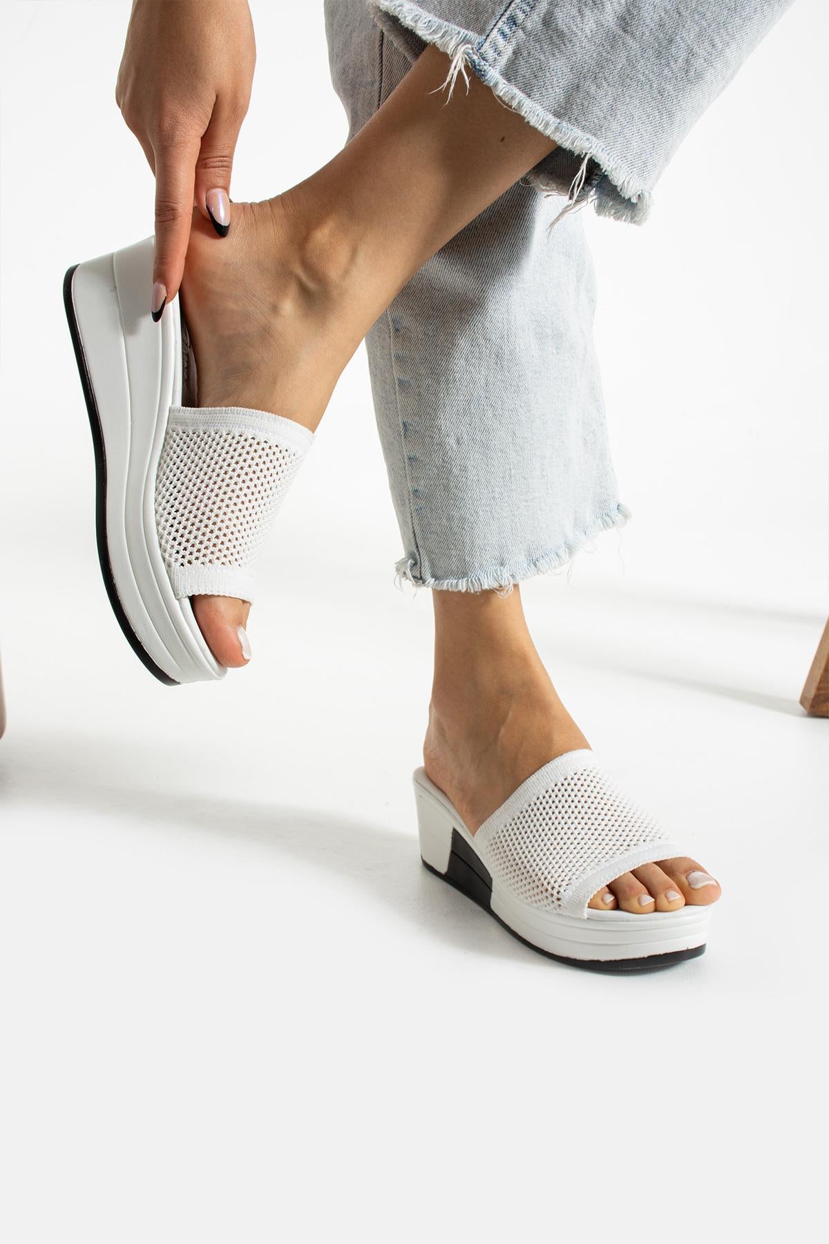 Beyaz Dolgu Topuk Terlik Rahat Comfort (6cm)