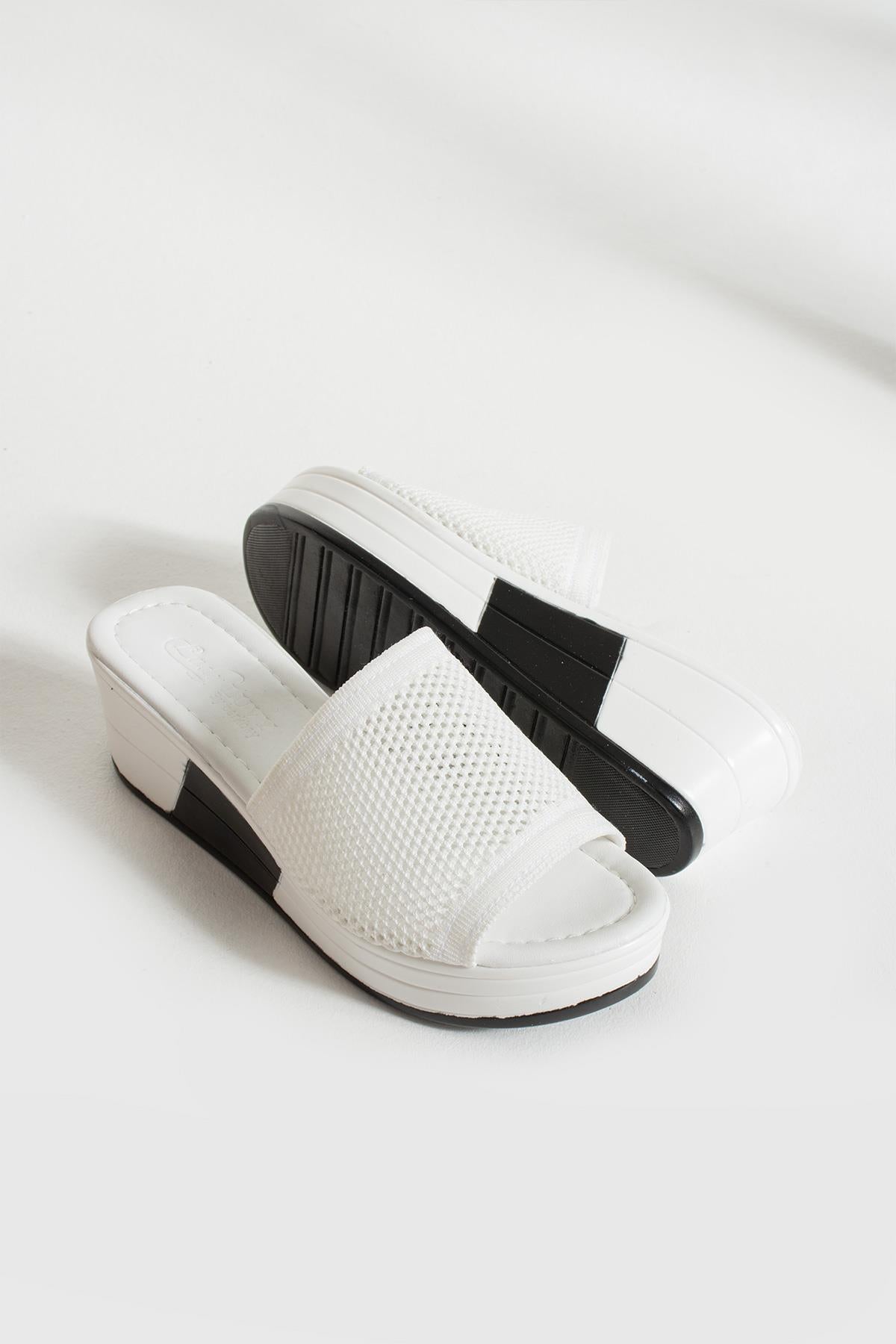 Beyaz Dolgu Topuk Terlik Rahat Comfort (6cm)