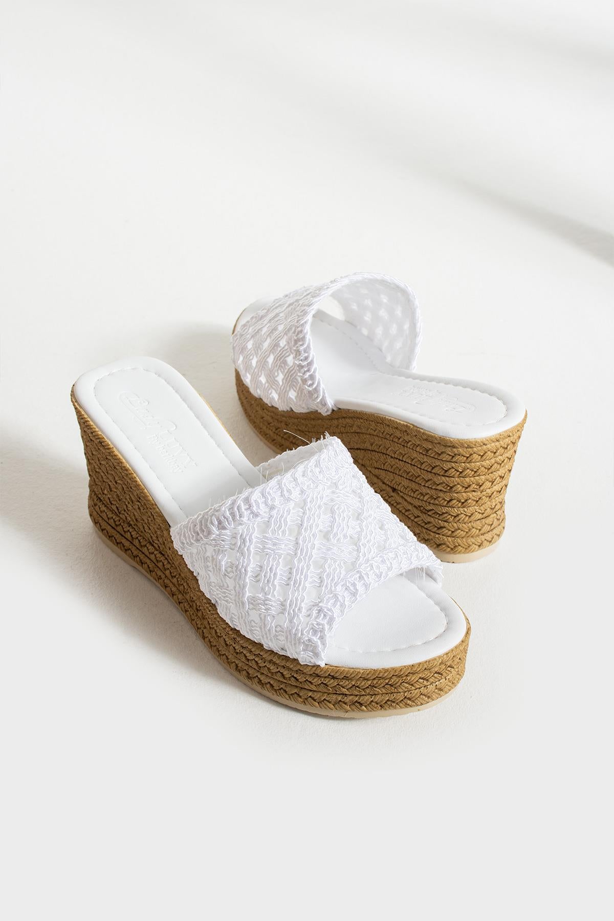 Beyaz Dolgu Topuk Terlik Rahat Comfort (8cm)