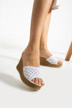 Beyaz Dolgu Topuk Terlik Rahat Comfort (8cm)