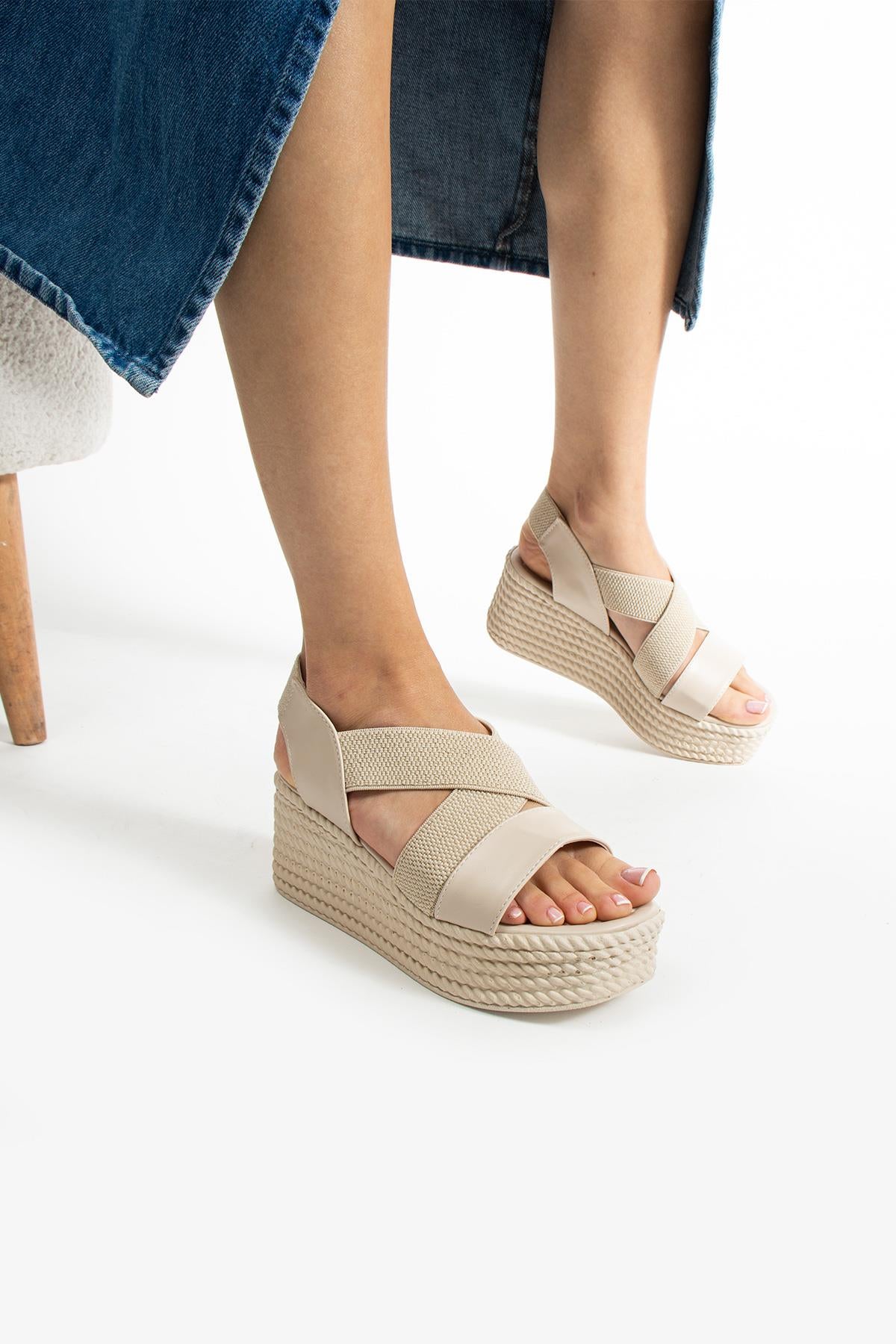 Dolgu Topuk Sandalet Rahat Ayak Yapısına Uygun Ergonomik