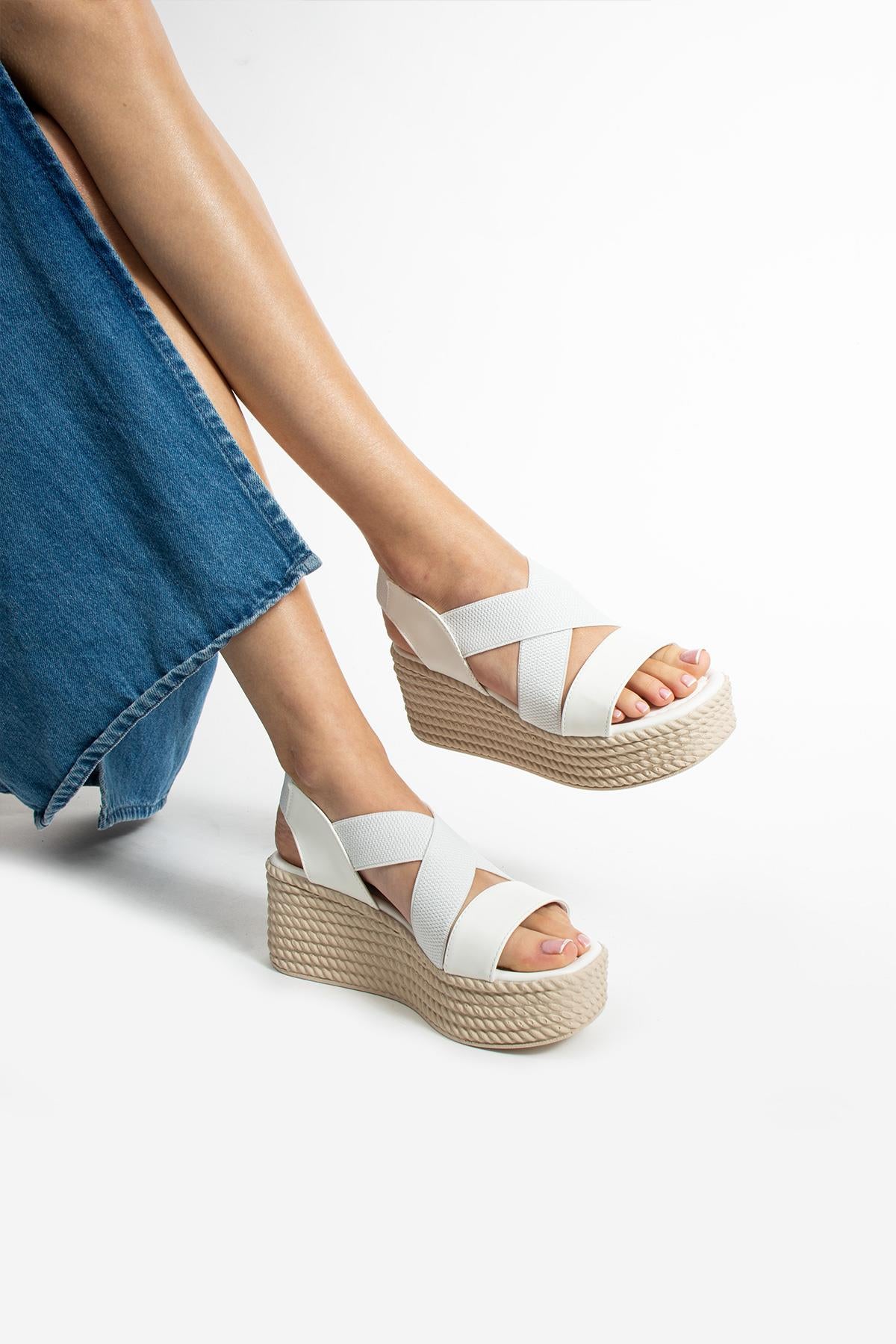 Dolgu Topuk Sandalet Rahat Ayak Yapısına Uygun Ergonomik