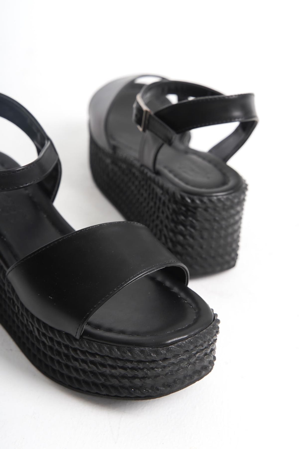 Dolgu Topuk Sandalet Rahat Ayak Yapısına Uygun Ergonomik