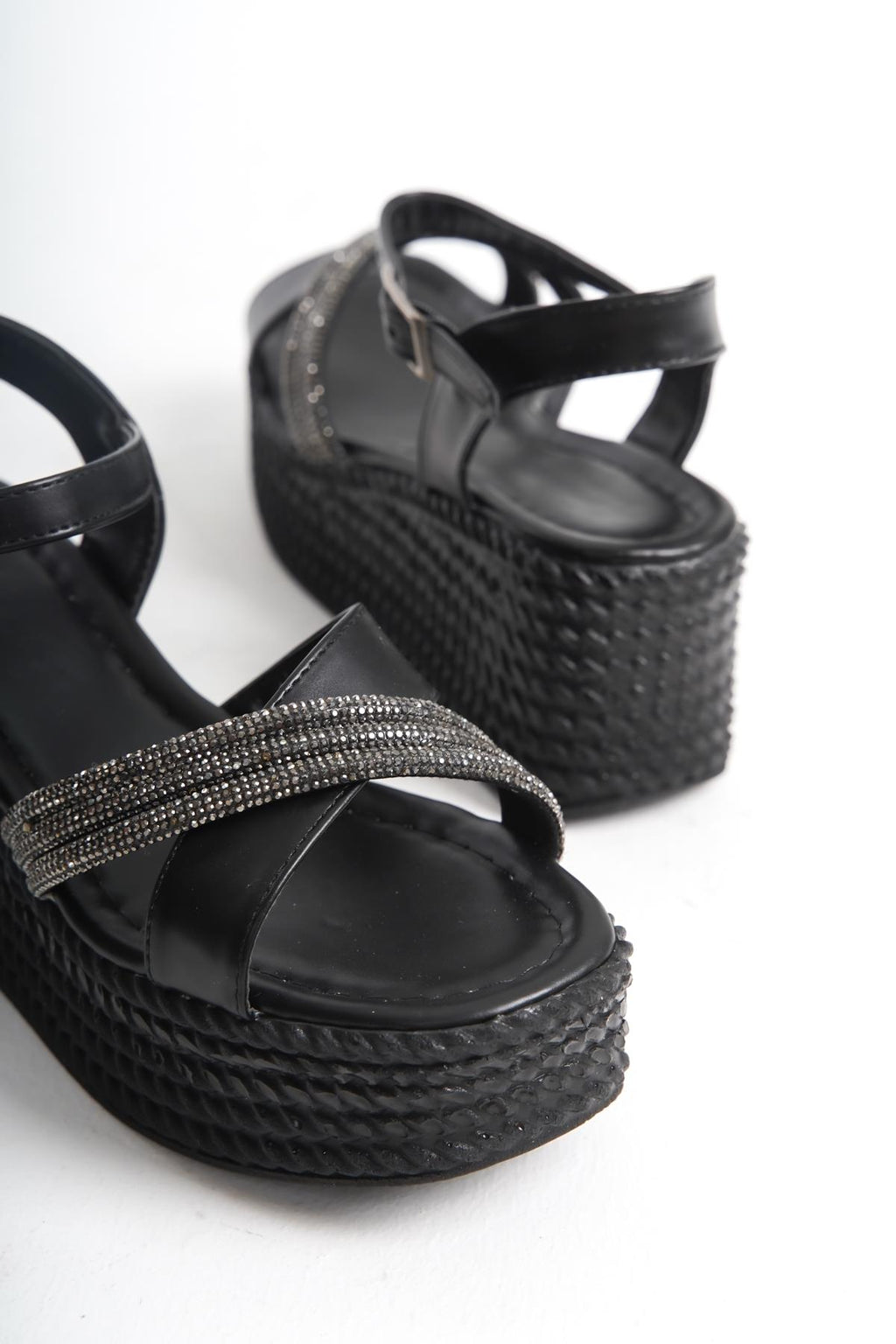 Dolgu Topuk Taşlı Sandalet Rahat Ayak Yapısına Uygun Ergonomik