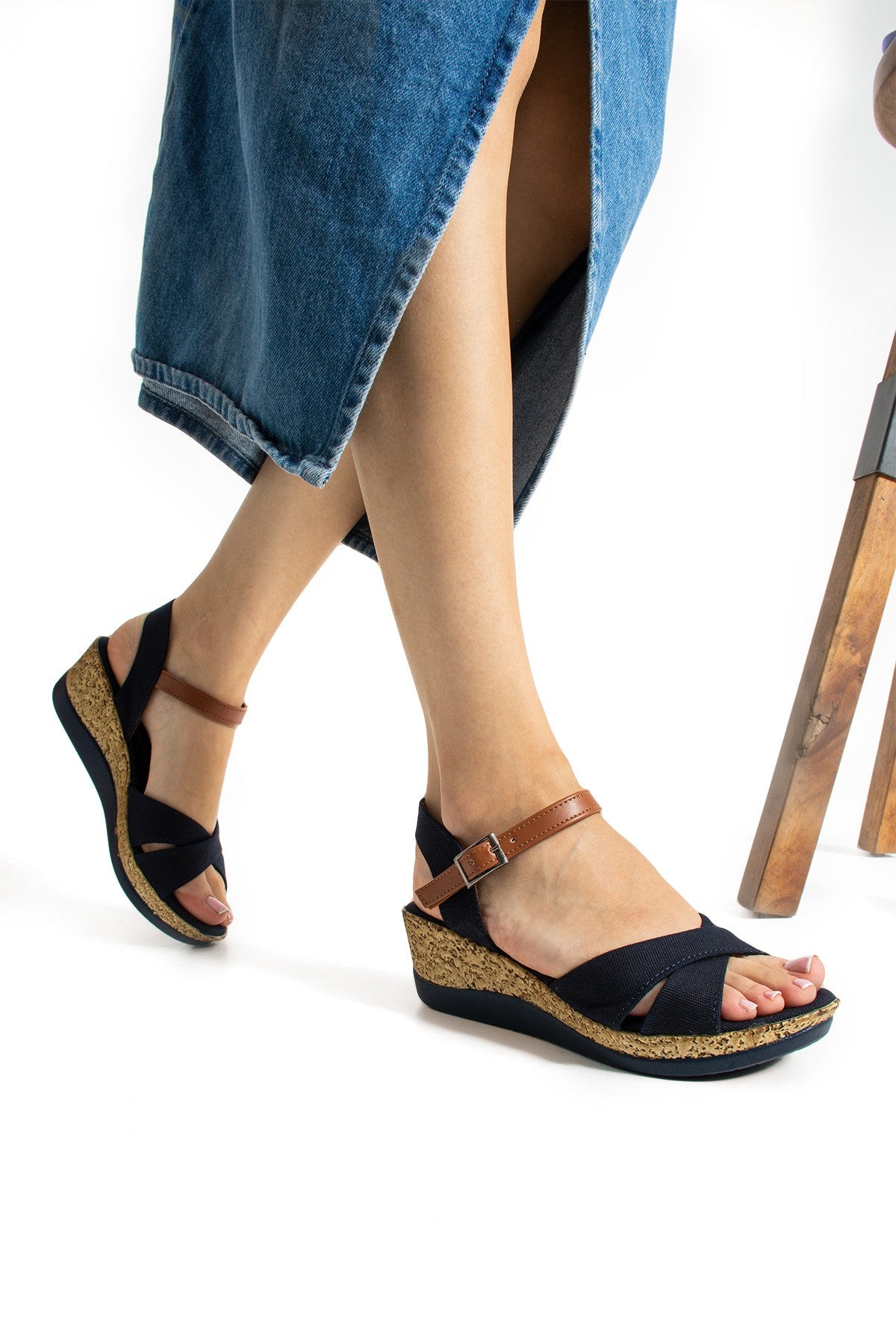 Lacivert Dolgu Topuk Sandalet Rahat Ayak Yapısına Uygun Ergonomik